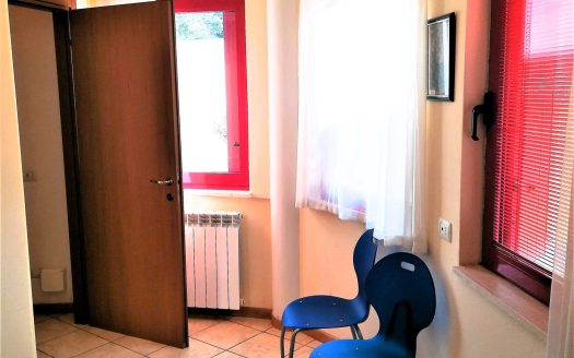 Quadrivano in zona centrale con box privato