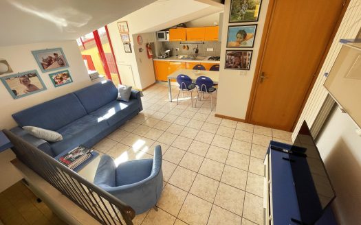 Quadrivano in zona centrale con box privato