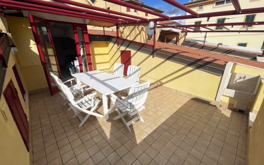 Quadrivano in zona centrale con box privato