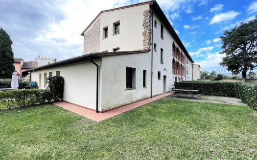 Appartamento in campagna con piscina